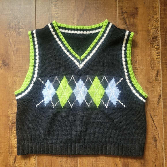 Fall Winter Plaid Knitted Cropped Sweater Vest in Black - Picture 3 of 9